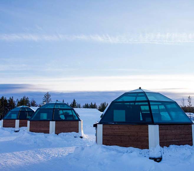 stay in glass igloo